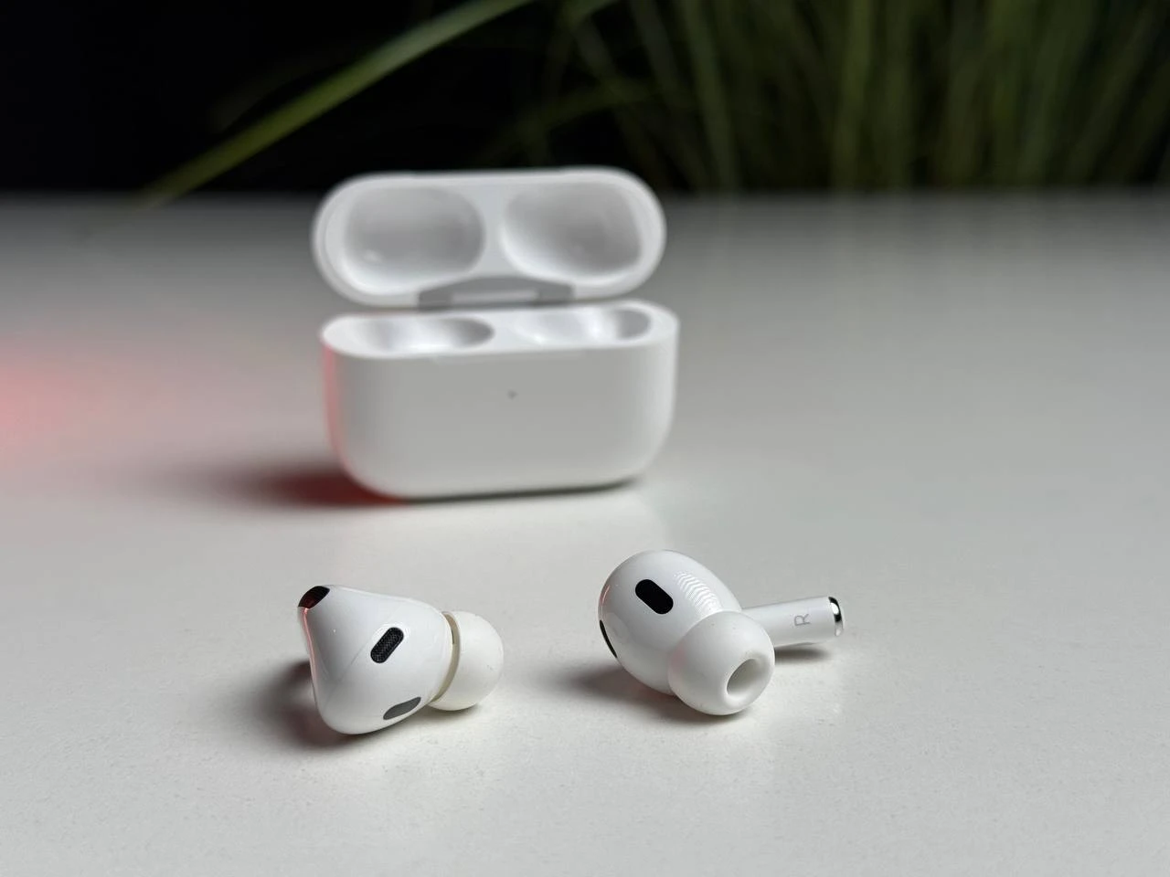 ВІТРИННІ Навушники Apple AirPods Pro 2 with MagSafe Charging Case USB‑C (MTJV3) - Стан: гарний | Акумулятор: 100% | Комплектація: AirPods | Гарантія: 3 міс.