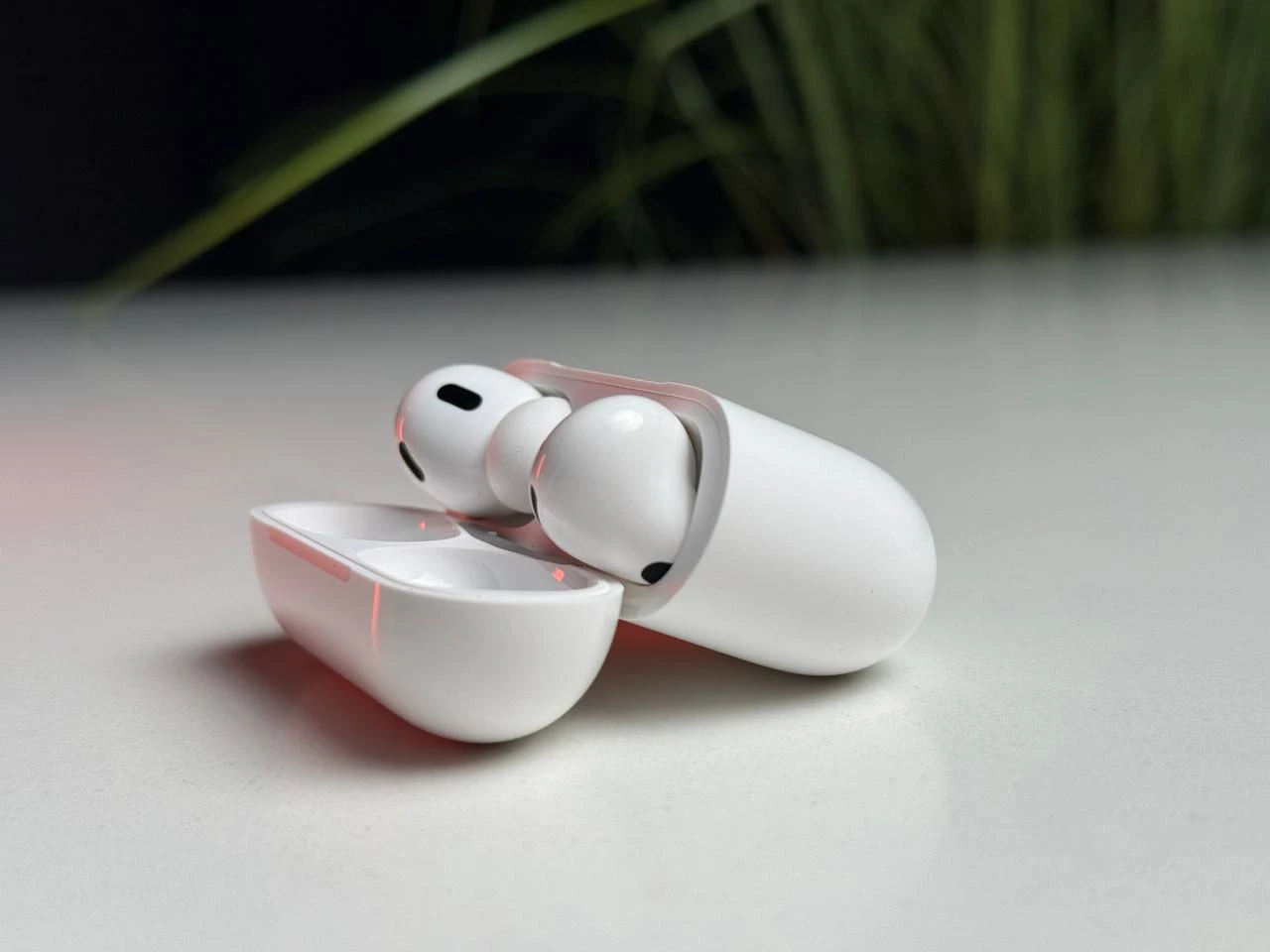 ВІТРИННІ Навушники Apple AirPods Pro 2 with MagSafe Charging Case USB‑C (MTJV3) - Стан: гарний | Акумулятор: 100% | Комплектація: AirPods | Гарантія: 3 міс.