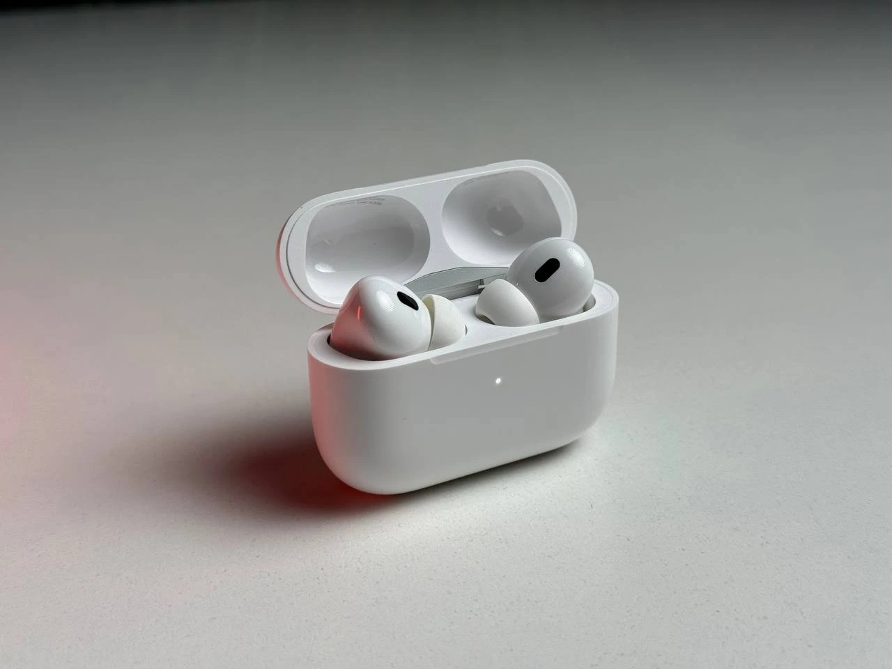 ВІТРИННІ Навушники Apple AirPods Pro 2 with MagSafe Charging Case USB‑C (MTJV3) - Стан: гарний | Акумулятор: 100% | Комплектація: AirPods | Гарантія: 3 міс.