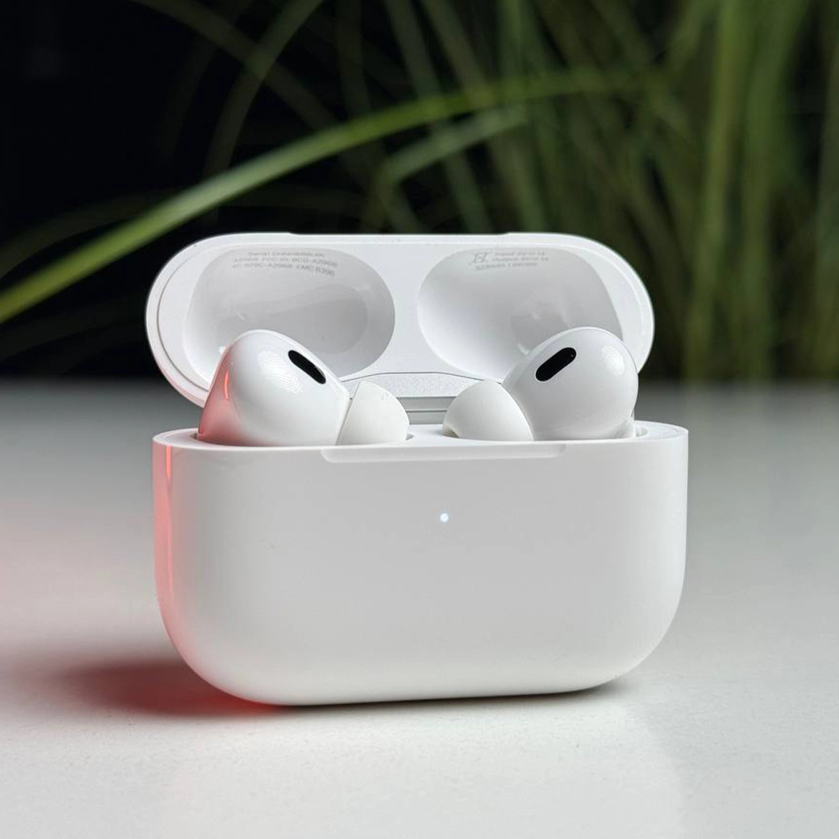 ВІТРИННІ Навушники Apple AirPods Pro 2 with MagSafe Charging Case USB‑C (MTJV3) - Стан: гарний | Акумулятор: 100% | Комплектація: AirPods | Гарантія: 3 міс.