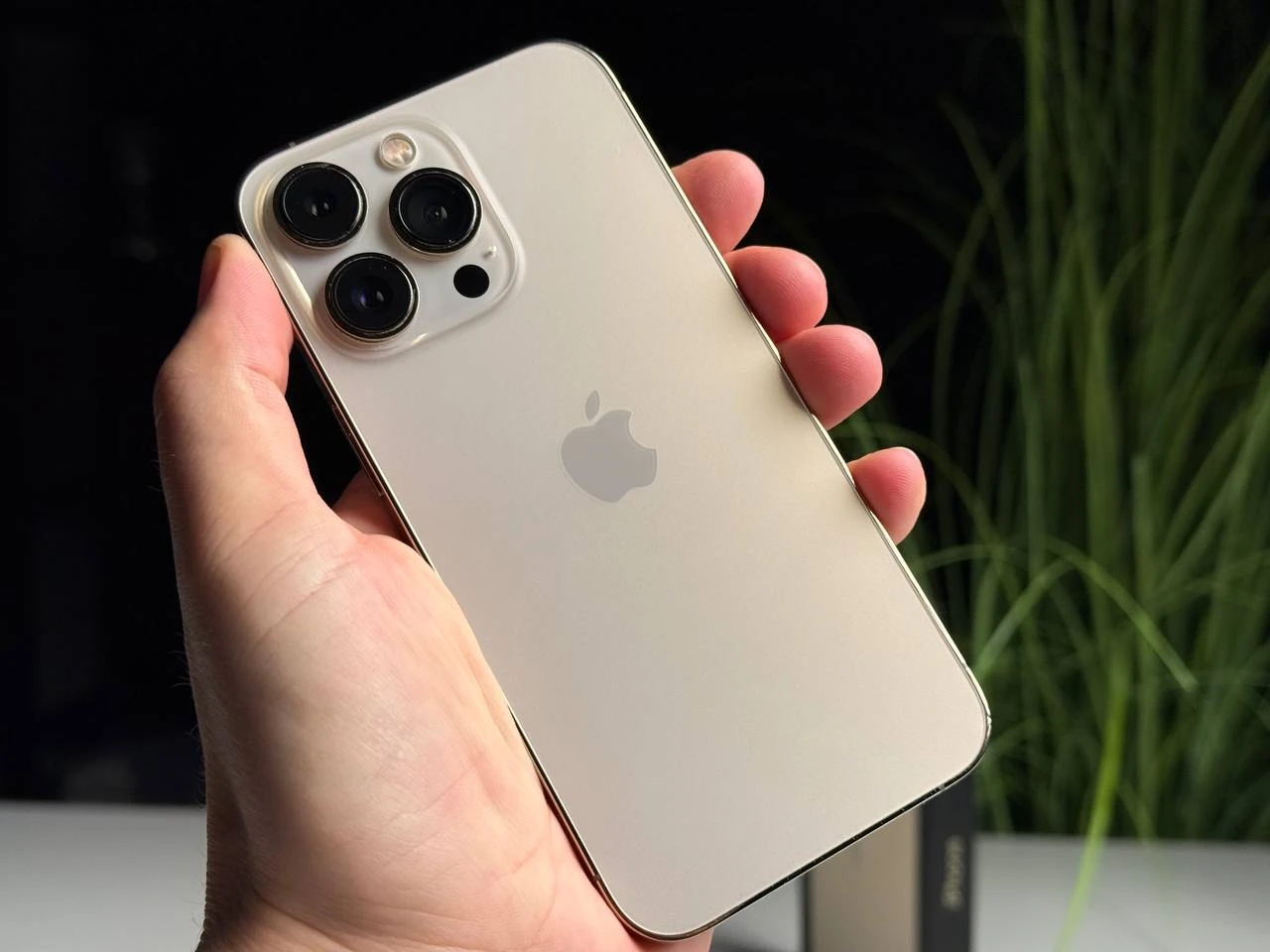 ВЖИВАНИЙ Б/У Apple iPhone 13 Pro 128GB Gold (MLTR3, MLVC3) - Состояние: удовлетворительное | Аккумулятор: 93% | Комплектация: полный | Гарантия: 3 мес.