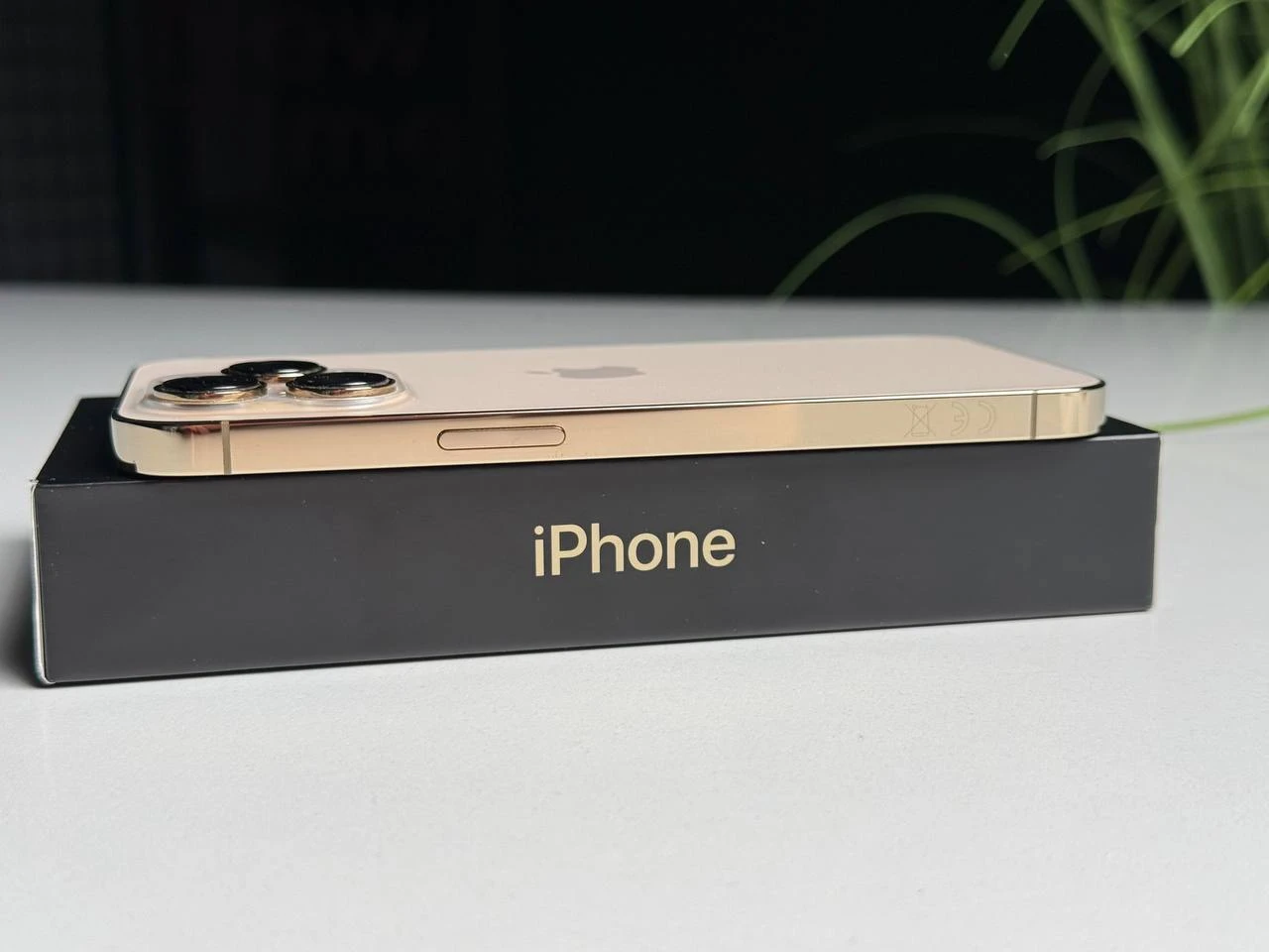 ВЖИВАНИЙ Б/У Apple iPhone 13 Pro 128GB Gold (MLTR3, MLVC3) - Состояние: удовлетворительное | Аккумулятор: 93% | Комплектация: полный | Гарантия: 3 мес.