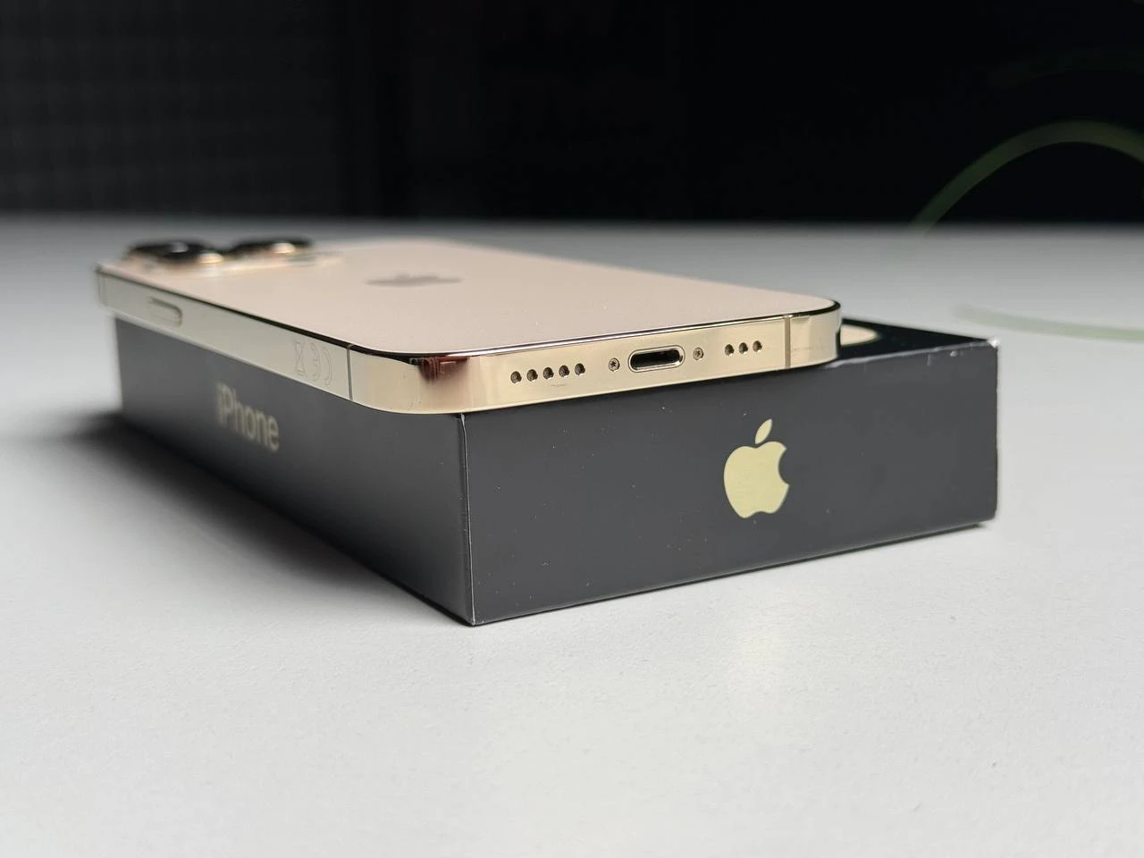 ВЖИВАНИЙ Б/У Apple iPhone 13 Pro 128GB Gold (MLTR3, MLVC3) - Состояние: удовлетворительное | Аккумулятор: 93% | Комплектация: полный | Гарантия: 3 мес.