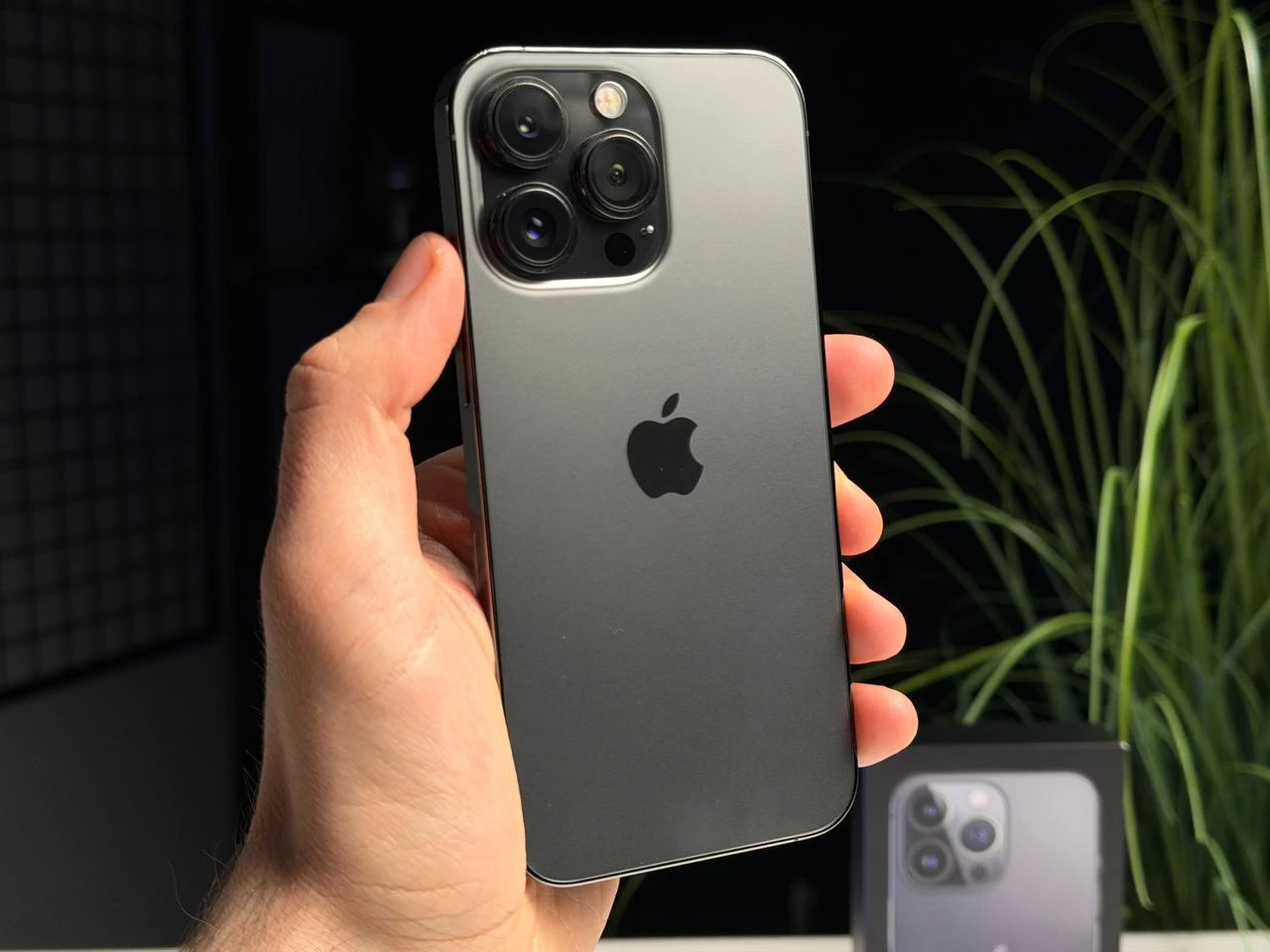 ВЖИВАНИЙ Б/У Apple iPhone 13 Pro 256GB Graphite (MLTW3, MLVE3) - Стан: гарний | Акумулятор: 100% | Комплектація: повний | Гарантія: 3 міс.
