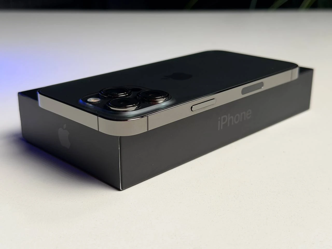 ВЖИВАНИЙ Б/У Apple iPhone 13 Pro 256GB Graphite (MLTW3, MLVE3) - Стан: гарний | Акумулятор: 100% | Комплектація: повний | Гарантія: 3 міс.