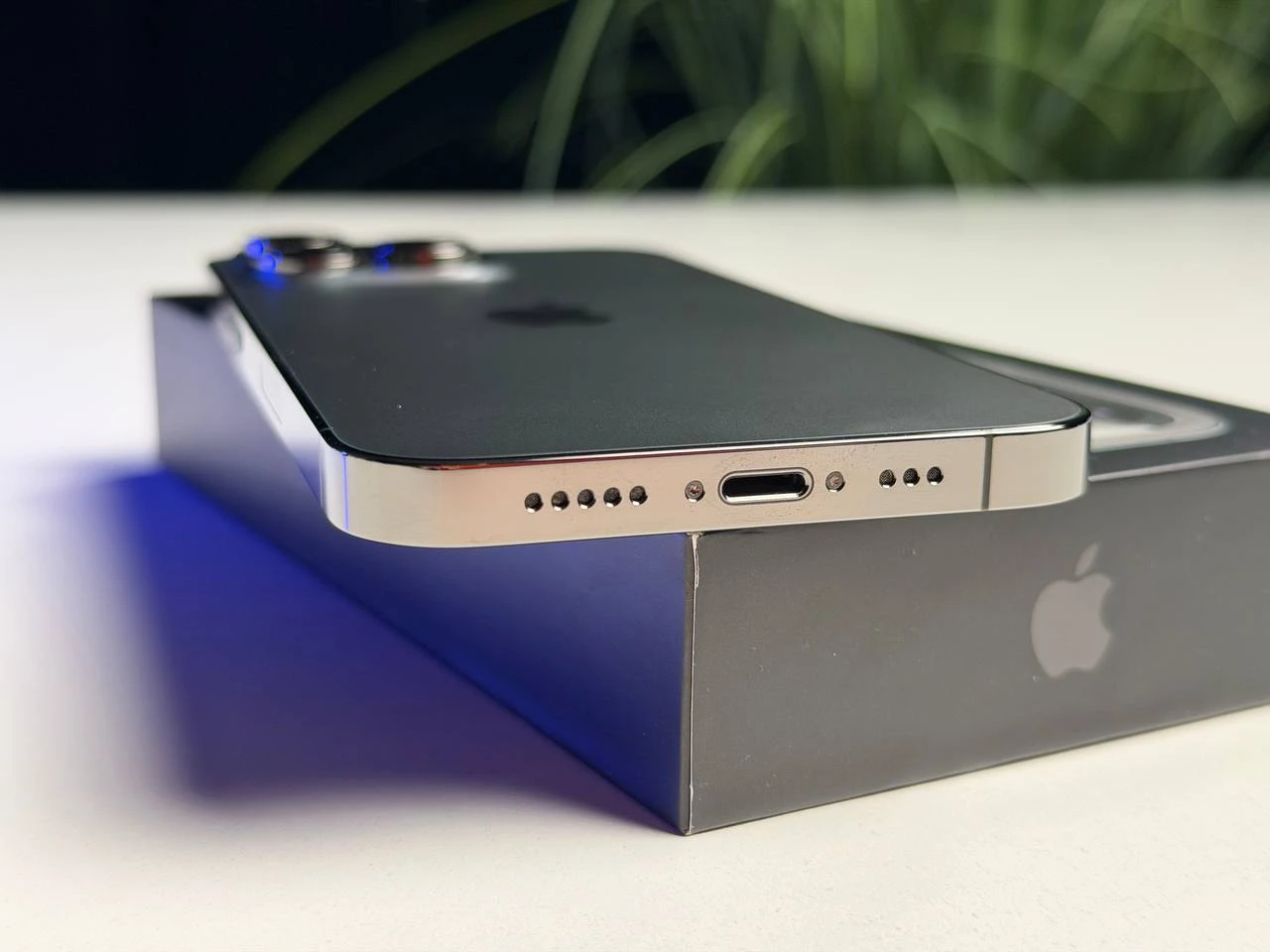 ВЖИВАНИЙ Б/У Apple iPhone 13 Pro 256GB Graphite (MLTW3, MLVE3) - Стан: гарний | Акумулятор: 100% | Комплектація: повний | Гарантія: 3 міс.