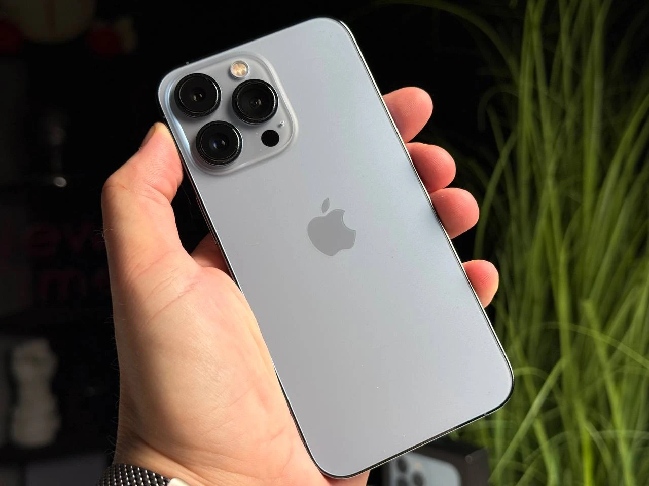 ВЖИВАНИЙ Б/У Apple iPhone 13 Pro 256GB Sierra Blue (MLU03, MLVP3) - Состояние: хорошее | Аккумулятор: 100% | Комплектация: полный | Гарантия: 3 мес.