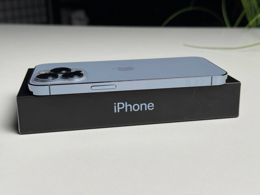ВЖИВАНИЙ Б/У Apple iPhone 13 Pro 256GB Sierra Blue (MLU03, MLVP3) - Стан: гарний | Акумулятор: 100% | Комплектація: повний | Гарантія: 3 міс.
