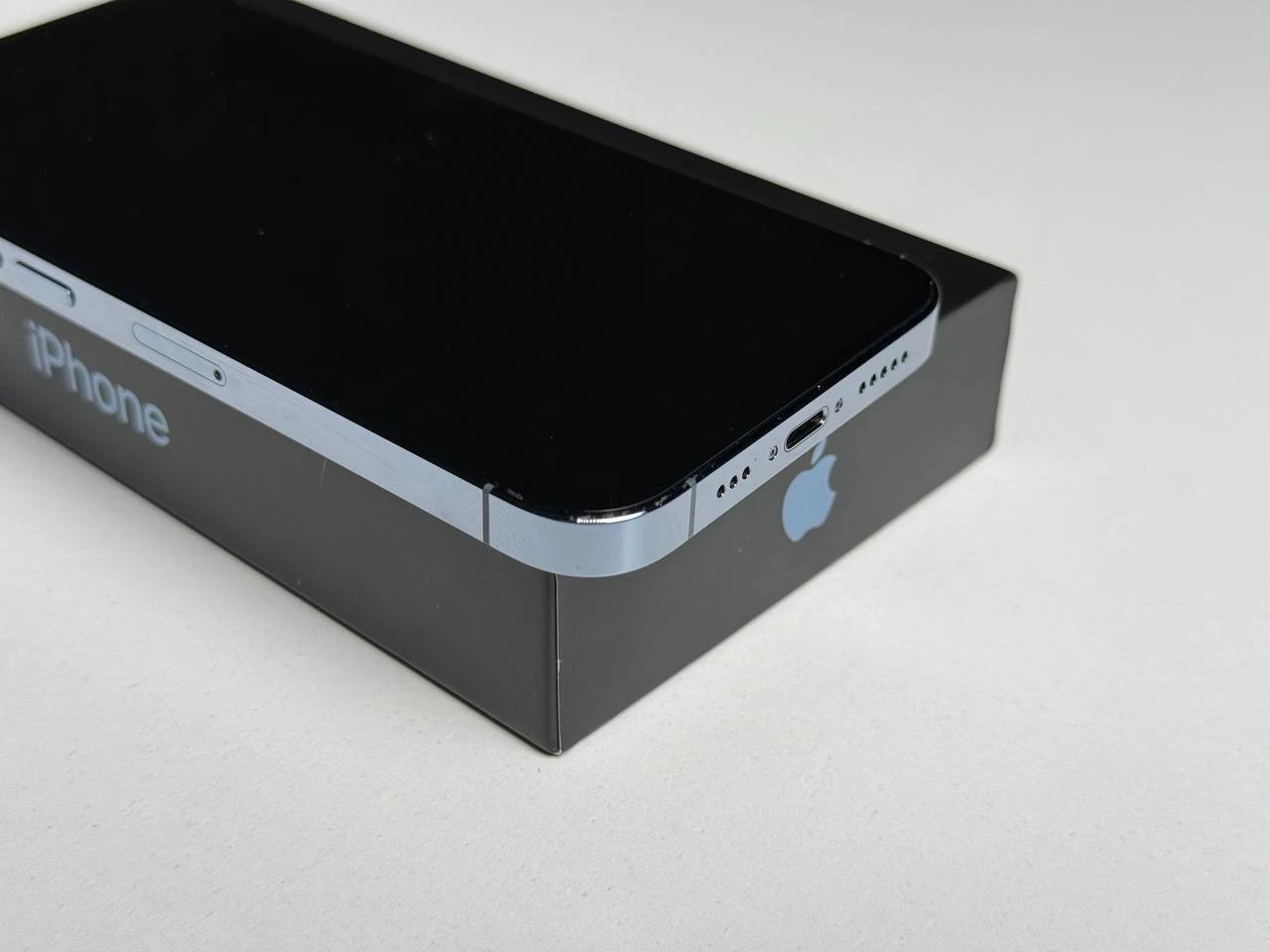 ВЖИВАНИЙ Б/У Apple iPhone 13 Pro 256GB Sierra Blue (MLU03, MLVP3) - Состояние: хорошее | Аккумулятор: 100% | Комплектация: полный | Гарантия: 3 мес.