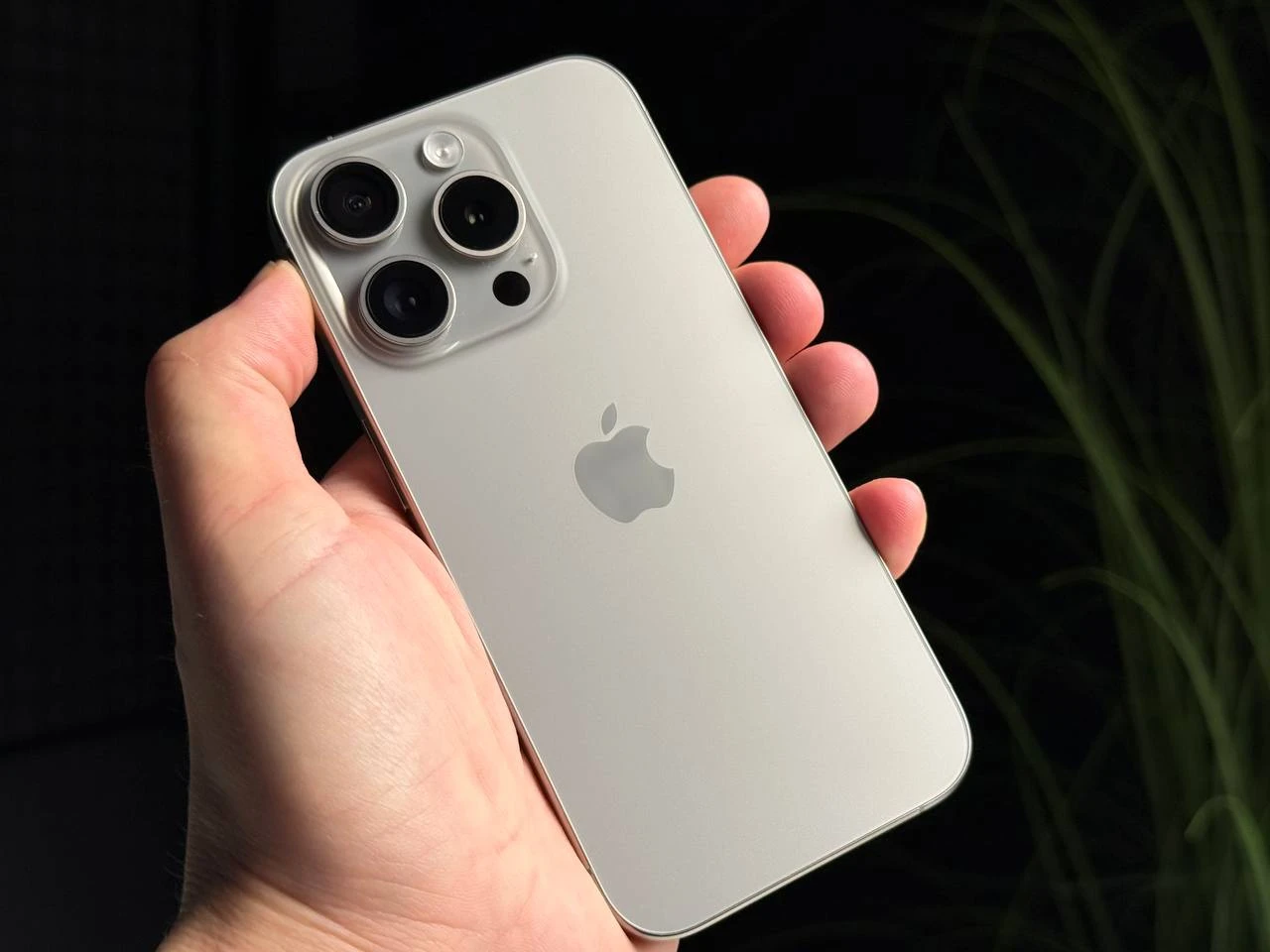 ВЖИВАНИЙ Б/У Apple iPhone 15 Pro 256GB Natural Titanium (MTV53) - Cостояние: удовлетворительное | Аккумулятор: 87% | Комплектация: iPhone, кабель | Гарантия: 3 мес.