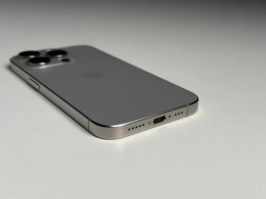 ВЖИВАНИЙ Б/У Apple iPhone 15 Pro 256GB Natural Titanium (MTV53) - Стан: задовільний | Акумулятор: 87% | Комплектація: iPhone, кабель | Гарантія: 3 міс.