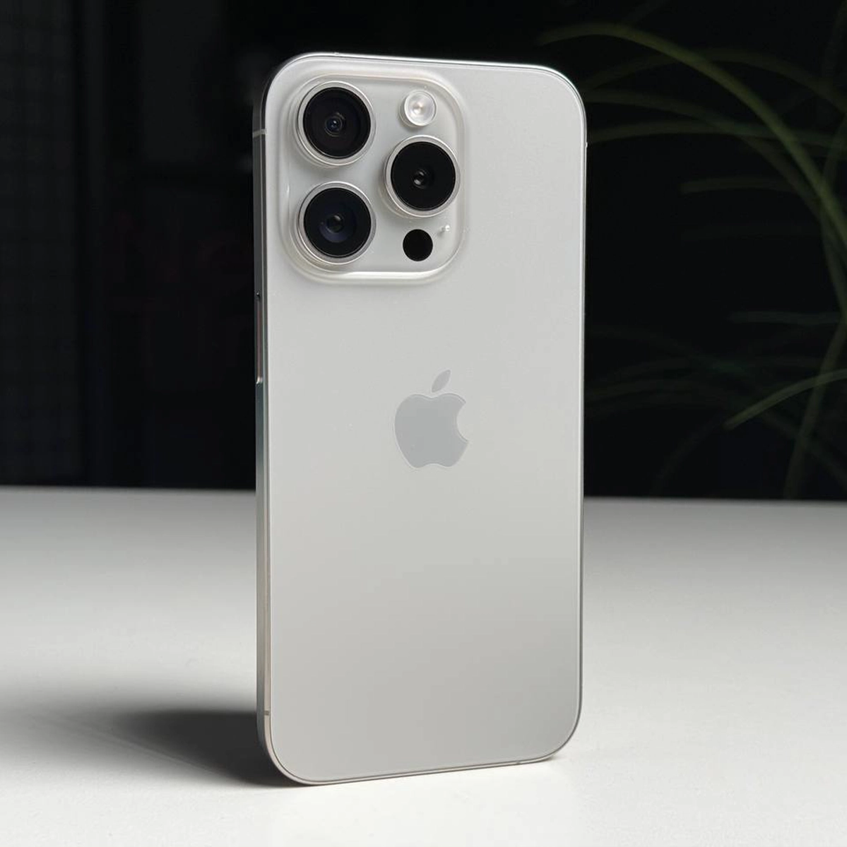 ВЖИВАНИЙ Б/У Apple iPhone 15 Pro 256GB Natural Titanium (MTV53) - Cостояние: удовлетворительное | Аккумулятор: 87% | Комплектация: iPhone, кабель | Гарантия: 3 мес.