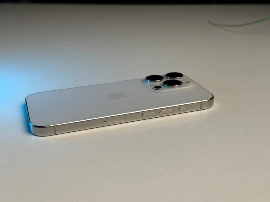 ВЖИВАНИЙ Б/У Apple iPhone 15 Pro 256GB White Titanium (MTV43) - Стан: гарний | Акумулятор: 88% | Комплектація: iPhone, кабель | Гарантія: 3 міс.