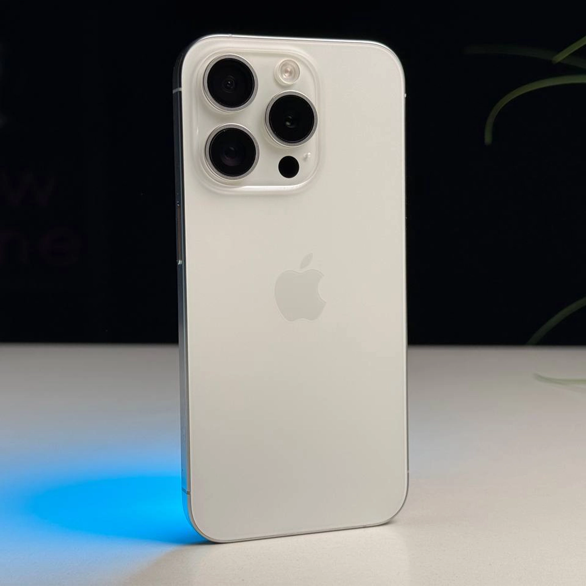 ВЖИВАНИЙ Б/У Apple iPhone 15 Pro 256GB White Titanium (MTV43) - Состояние: хорошее | Аккумулятор: 88% | Комплектация: iPhone, кабель | Гарантия: 3 мес.