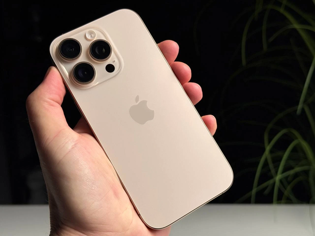 ВЖИВАНИЙ Б/У Apple iPhone 16 Pro 512GB Desert Titanium (MYNP3) - Состояние: идеальное | Аккумулятор: 100% | Комплектация: iPhone, кабель | Гарантия: 3 мес.