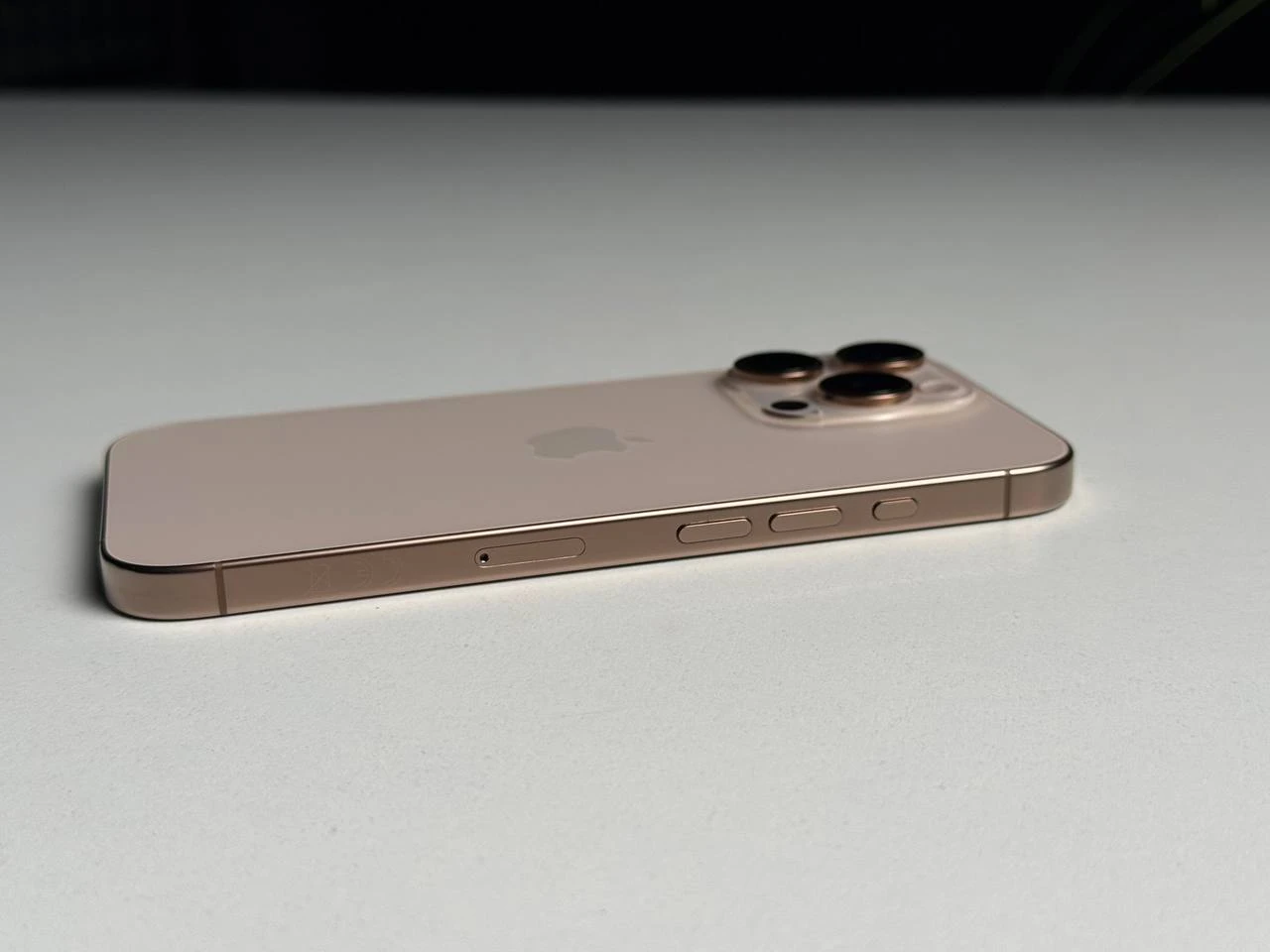 ВЖИВАНИЙ Б/У Apple iPhone 16 Pro 512GB Desert Titanium (MYNP3) - Состояние: идеальное | Аккумулятор: 100% | Комплектация: iPhone, кабель | Гарантия: 3 мес.