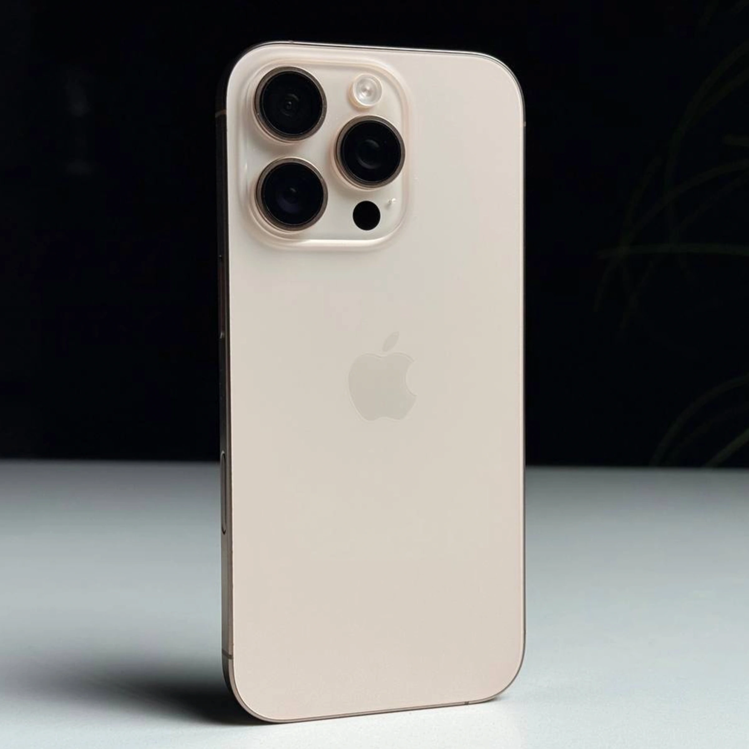 ВЖИВАНИЙ Б/У Apple iPhone 16 Pro 512GB Desert Titanium (MYNP3) - Состояние: идеальное | Аккумулятор: 100% | Комплектация: iPhone, кабель | Гарантия: 3 мес.