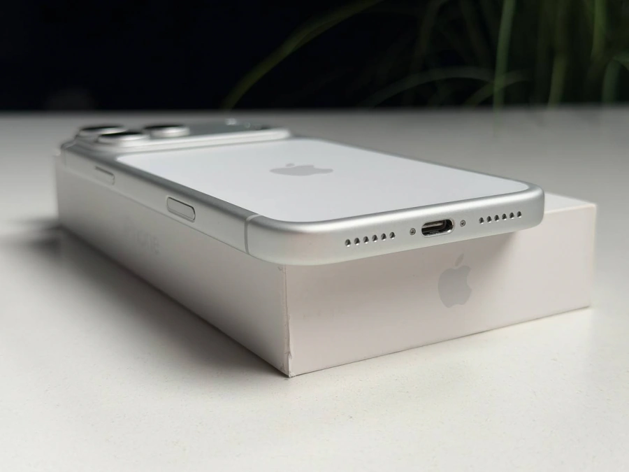 ВЖИВАНИЙ Б/У Apple iPhone 17 Pro Max 512GB Silver (MFYQ4) - Стан: гарний | Акумулятор: 100% | Комплектація: повний | Гарантія: 6 міс.