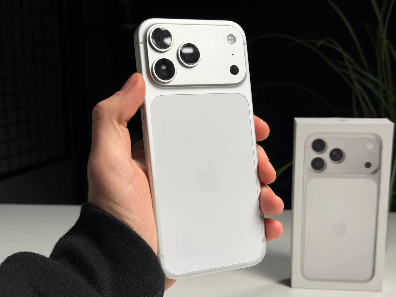 ВЖИВАНИЙ Б/У Apple iPhone 17 Pro Max 512GB Silver (MFYQ4) - Стан: гарний | Акумулятор: 100% | Комплектація: повний | Гарантія: 6 міс.