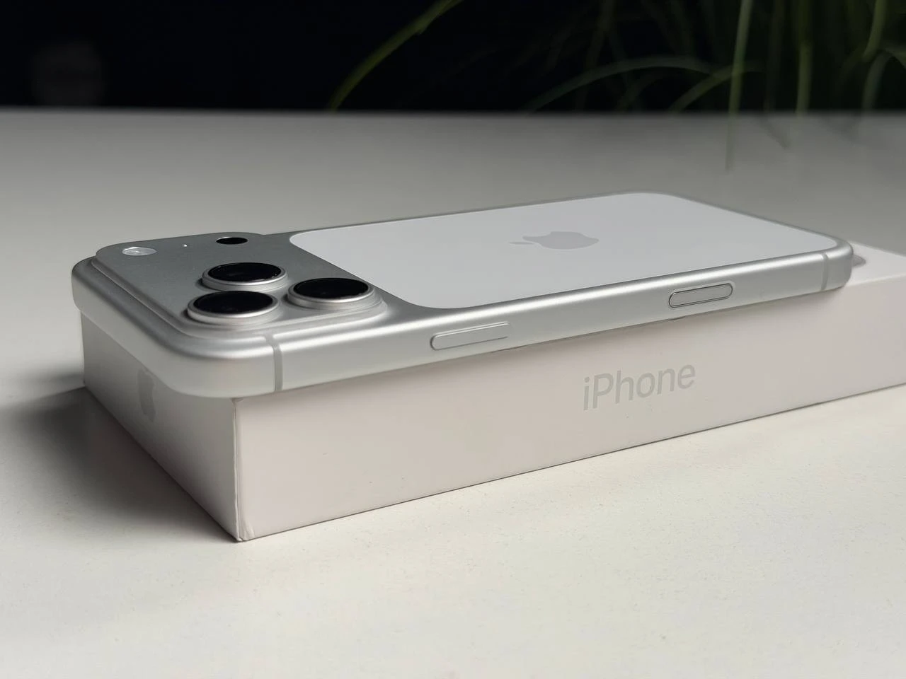 ВЖИВАНИЙ Б/У Apple iPhone 17 Pro Max 512GB Silver (MFYQ4) - Стан: гарний | Акумулятор: 100% | Комплектація: повний | Гарантія: 6 міс.