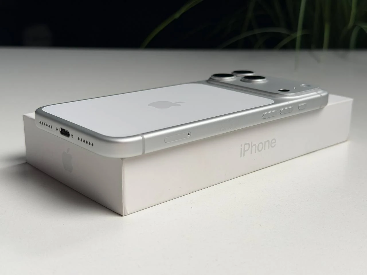 ВЖИВАНИЙ Б/У Apple iPhone 17 Pro Max 512GB Silver (MFYQ4) - Стан: гарний | Акумулятор: 100% | Комплектація: повний | Гарантія: 6 міс.