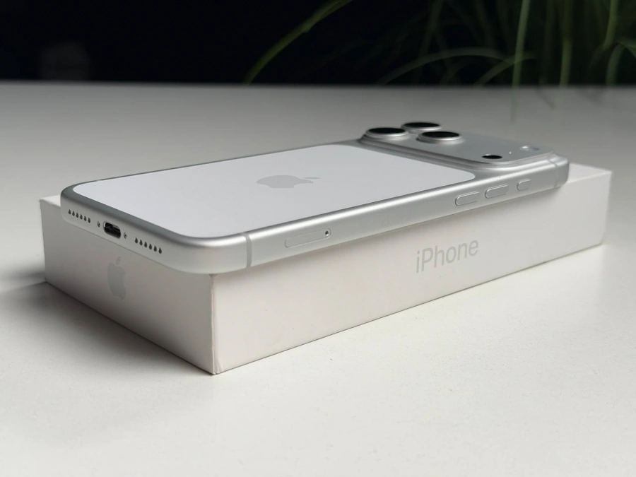 ВЖИВАНИЙ Б/У Apple iPhone 17 Pro Max 512GB Silver (MFYQ4) - Стан: гарний | Акумулятор: 100% | Комплектація: повний | Гарантія: 6 міс.