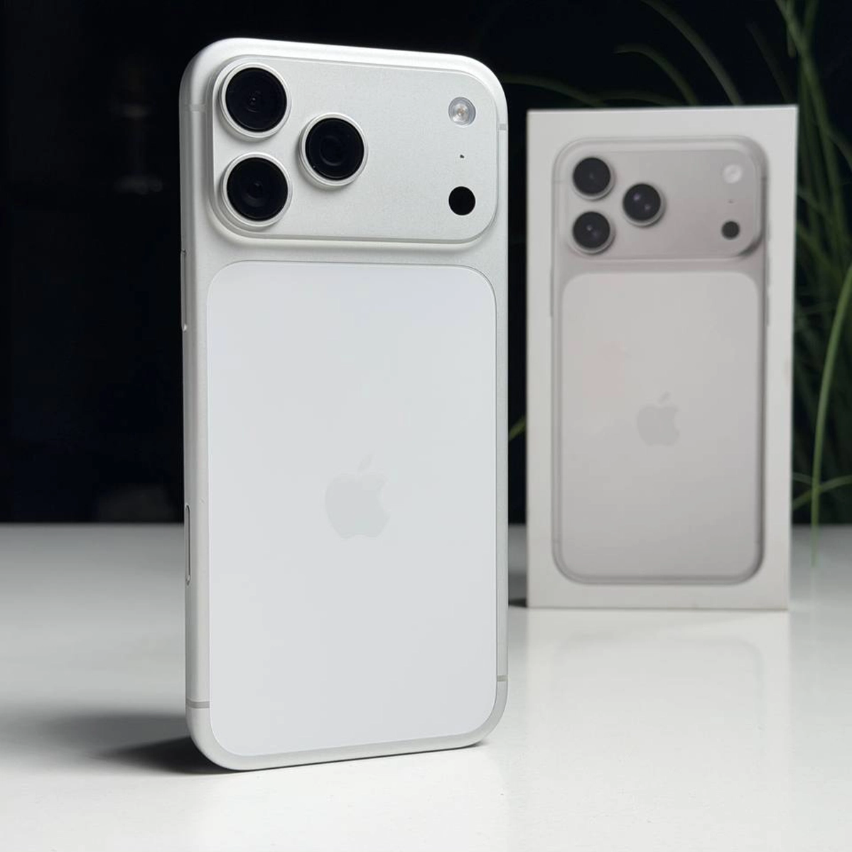 ВЖИВАНИЙ Б/У Apple iPhone 17 Pro Max 512GB Silver (MFYQ4) - Стан: гарний | Акумулятор: 100% | Комплектація: повний | Гарантія: 6 міс.