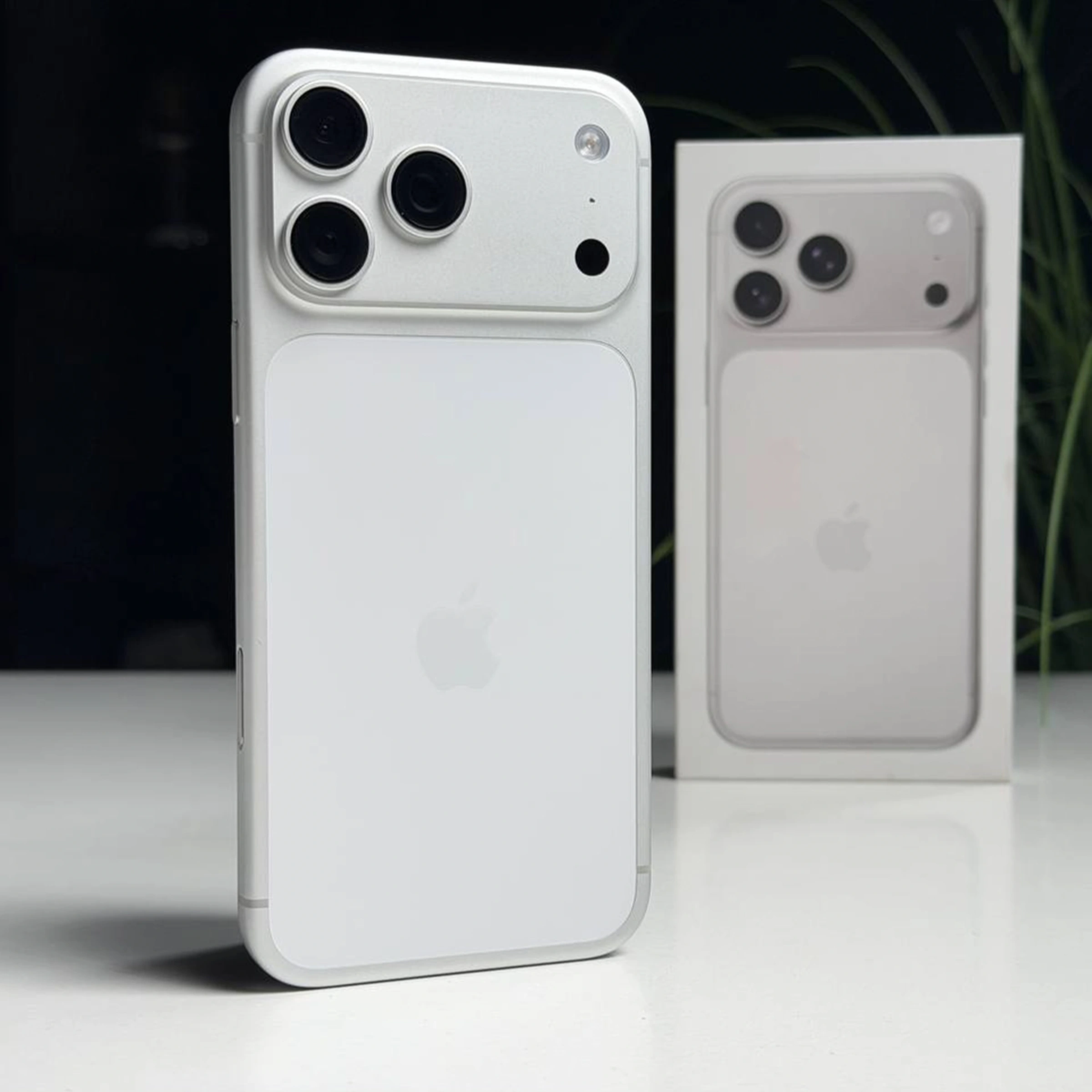 ВЖИВАНИЙ Б/У Apple iPhone 17 Pro Max 512GB Silver (MFYQ4) - Состояние: хорошее | Аккумулятор: 100% | Комплектация: полный | Гарантия: 6 мес.