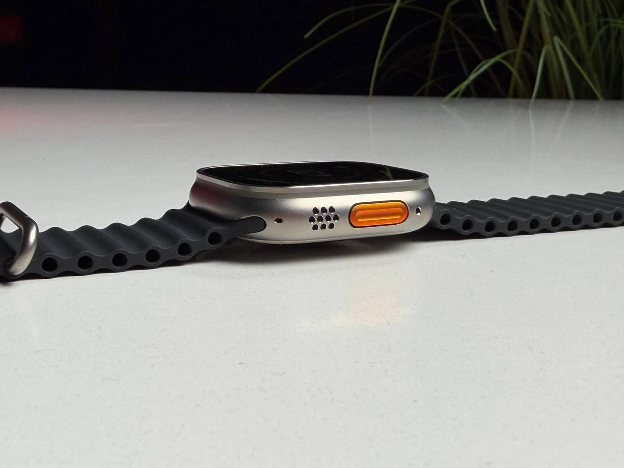 ВЖИВАНИЙ Б/У Apple Watch Ultra 3 GPS + Cellular 49mm Natural Titanium Case with Black Ocean Band (MF1V4+MXTL3) - Состояние: хороший | Аккумулятор: 100% | Комплектация: часы, зарядка | Гарантия: 3 мес.