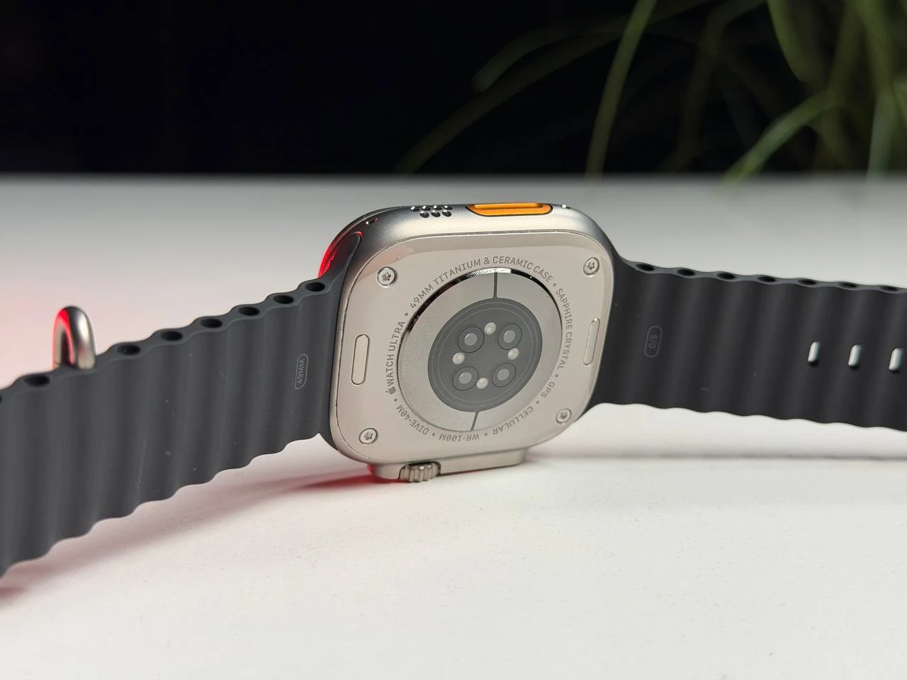 ВЖИВАНИЙ Б/У Apple Watch Ultra 3 GPS + Cellular 49mm Natural Titanium Case with Black Ocean Band (MF1V4+MXTL3) - Состояние: хороший | Аккумулятор: 100% | Комплектация: часы, зарядка | Гарантия: 3 мес.