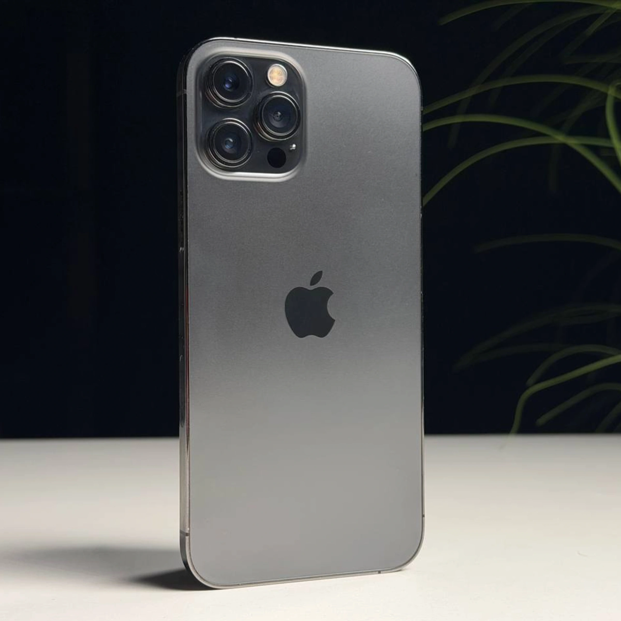 ВЖИВАНИЙ Б/У Apple iPhone 12 Pro Max 256GB Graphite (MGCK3, MGDC3) - Состояние: хороший | Аккумулятор: 100% | Комплектация: полный | Гарантия: 3 мес.