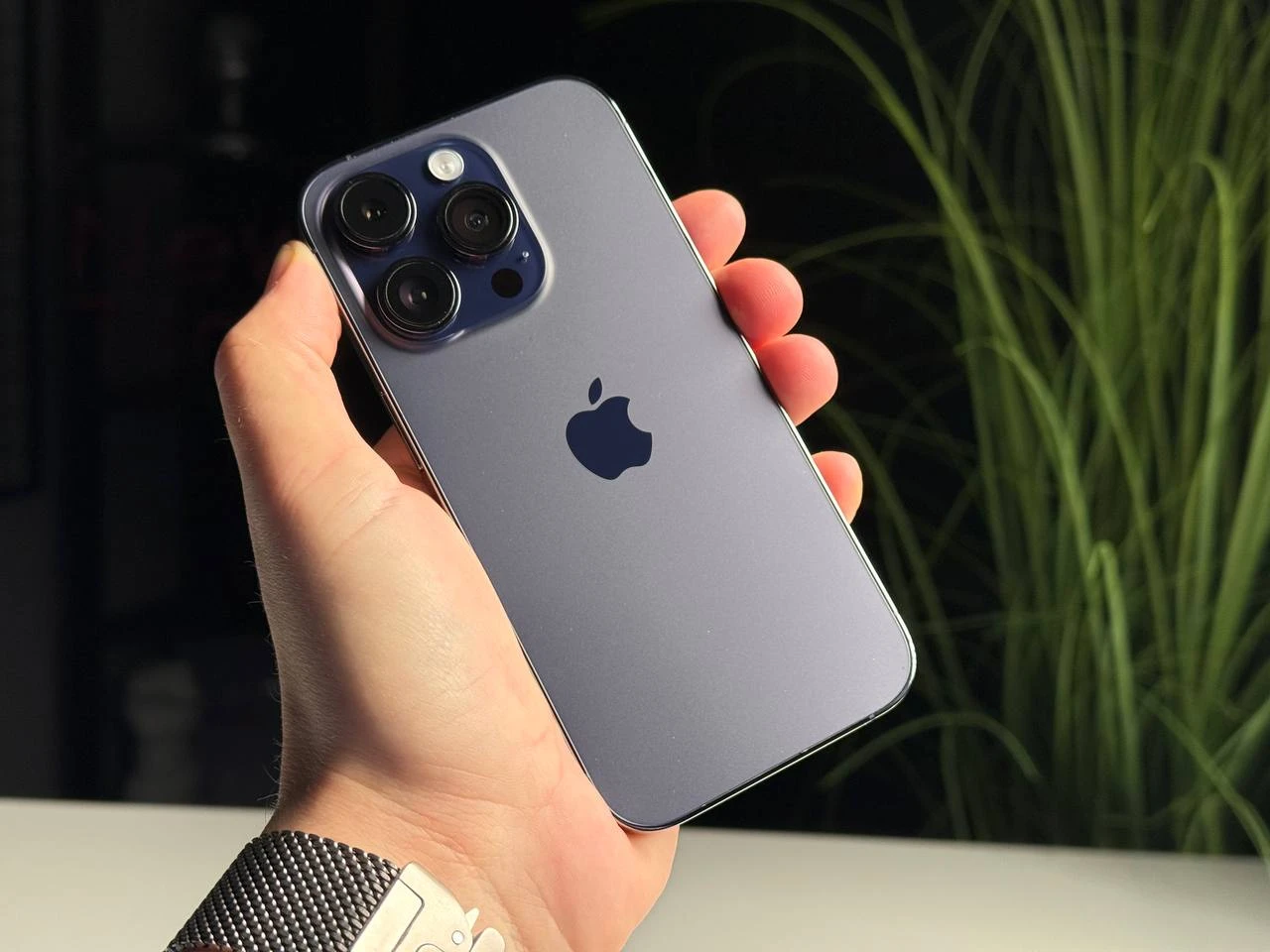 ВЖИВАНИЙ Б/У Apple iPhone 14 Pro 512GB Deep Purple (MQ293) - Состояние: хороший | Аккумулятор: 100% | Комплектация: iPhone, кабель | Гарантия: 3 мес.