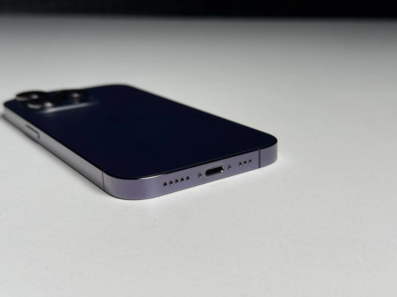 ВЖИВАНИЙ Б/У Apple iPhone 14 Pro 512GB Deep Purple (MQ293) - Состояние: хороший | Аккумулятор: 100% | Комплектация: iPhone, кабель | Гарантия: 3 мес.