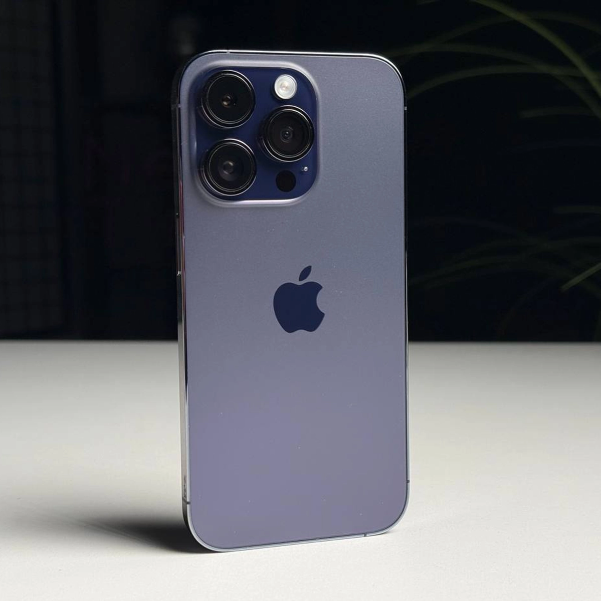 ВЖИВАНИЙ Б/У Apple iPhone 14 Pro 512GB Deep Purple (MQ293) - Состояние: хороший | Аккумулятор: 100% | Комплектация: iPhone, кабель | Гарантия: 3 мес.