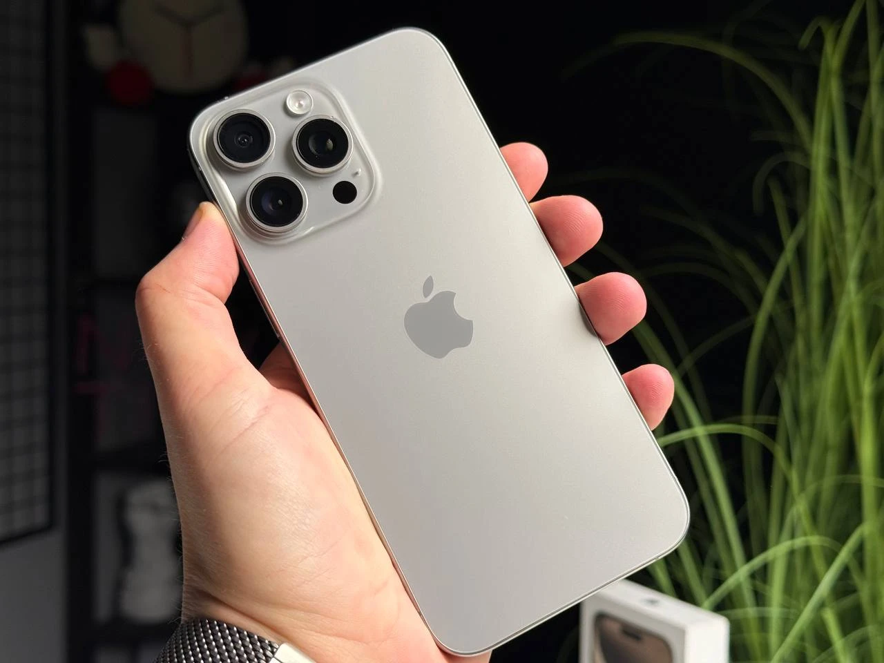 ВЖИВАНИЙ Б/У Apple iPhone 15 Pro Max 256GB Natural Titanium eSim (MU683) - Состояние: удовлетворительный | Аккумулятор: 100% | Комплектация: полный | Гарантія: 3 мес.