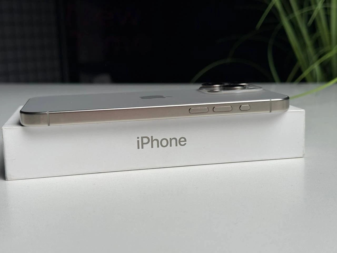 ВЖИВАНИЙ Б/У Apple iPhone 15 Pro Max 256GB Natural Titanium eSim (MU683) - Состояние: удовлетворительный | Аккумулятор: 100% | Комплектация: полный | Гарантія: 3 мес.