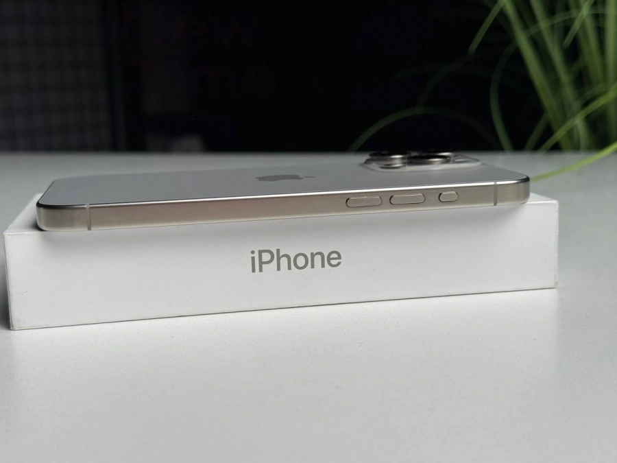 ВЖИВАНИЙ Б/У Apple iPhone 15 Pro Max 256GB Natural Titanium eSim (MU683) - Стан: задовільний | Акумулятор: 100% | Комплектація: повний | Гарантія: 3 міс.
