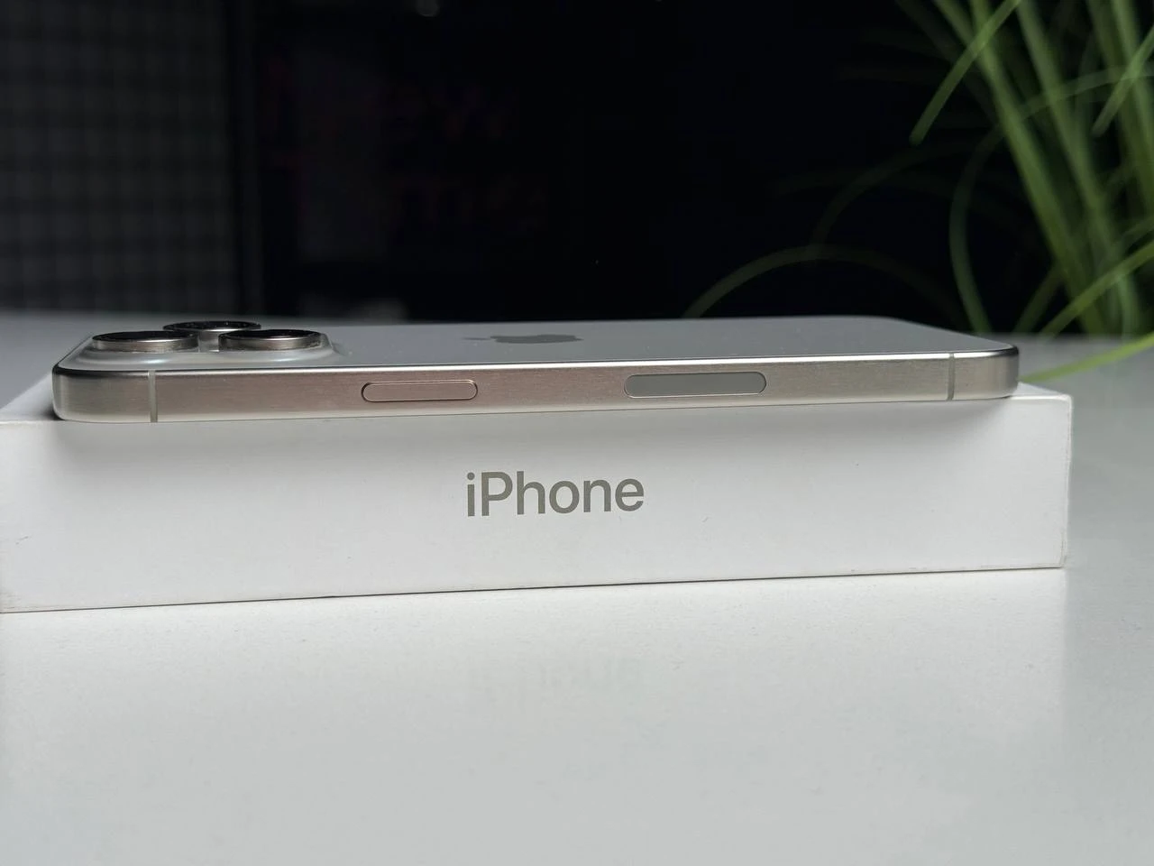 ВЖИВАНИЙ Б/У Apple iPhone 15 Pro Max 256GB Natural Titanium eSim (MU683) - Состояние: удовлетворительный | Аккумулятор: 100% | Комплектация: полный | Гарантія: 3 мес.