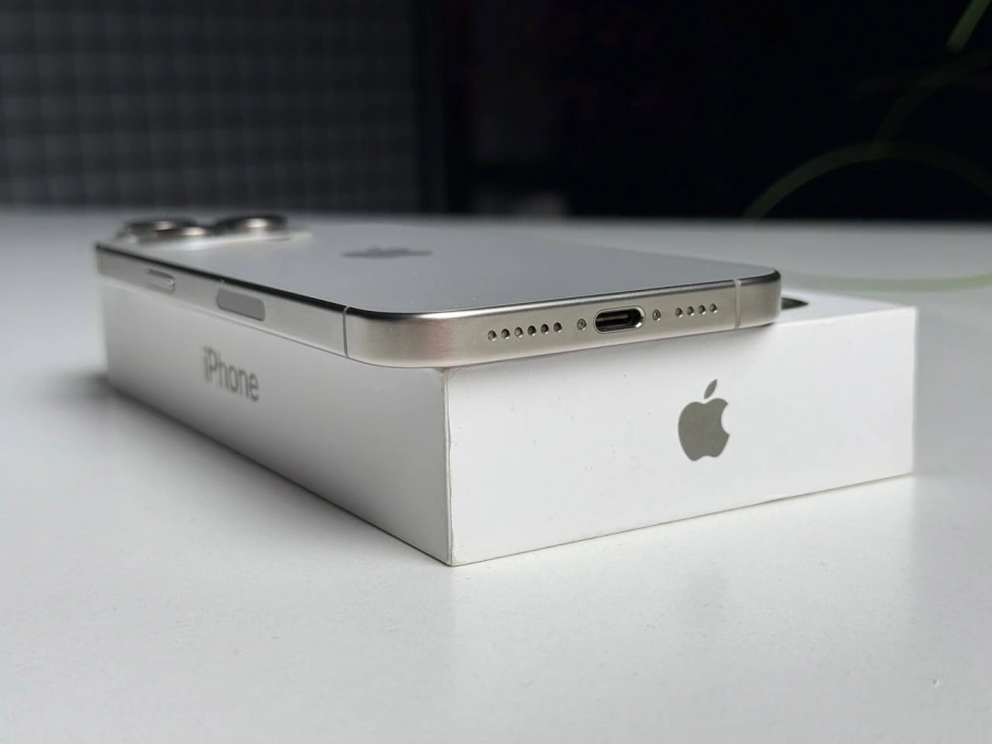 ВЖИВАНИЙ Б/У Apple iPhone 15 Pro Max 256GB Natural Titanium eSim (MU683) - Стан: задовільний | Акумулятор: 100% | Комплектація: повний | Гарантія: 3 міс.