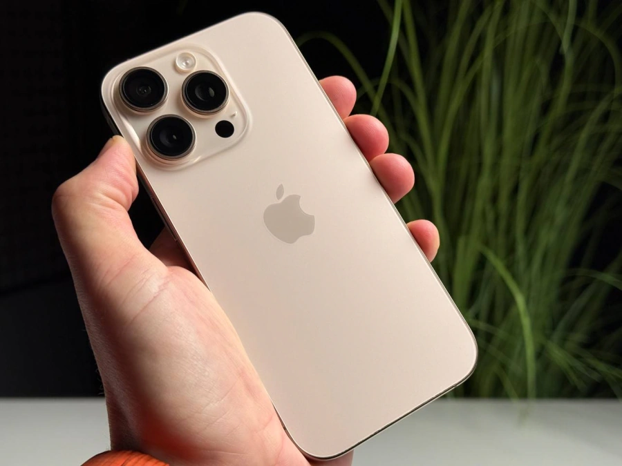 ВЖИВАНИЙ Б/У Apple iPhone 16 Pro 256GB Desert Titanium (MYNK3) - Состояние: хороший | Аккумулятор: 96% | Комплектация: iPhone, кабель | Гарантія: 3 мес.