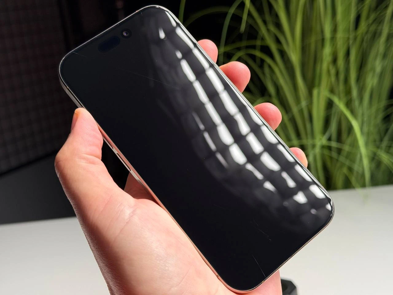 ВЖИВАНИЙ Б/У Apple iPhone 16 Pro 256GB Desert Titanium (MYNK3) - Состояние: хороший | Аккумулятор: 96% | Комплектация: iPhone, кабель | Гарантія: 3 мес.