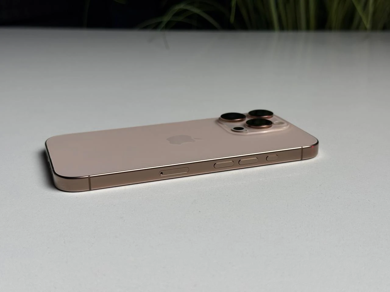 ВЖИВАНИЙ Б/У Apple iPhone 16 Pro 256GB Desert Titanium (MYNK3) - Состояние: хороший | Аккумулятор: 96% | Комплектация: iPhone, кабель | Гарантія: 3 мес.