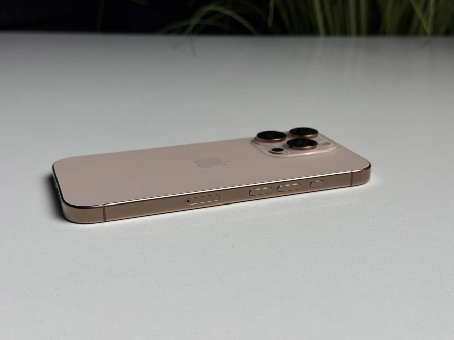 ВЖИВАНИЙ Б/У Apple iPhone 16 Pro 256GB Desert Titanium (MYNK3) - Состояние: хороший | Аккумулятор: 96% | Комплектация: iPhone, кабель | Гарантія: 3 мес.