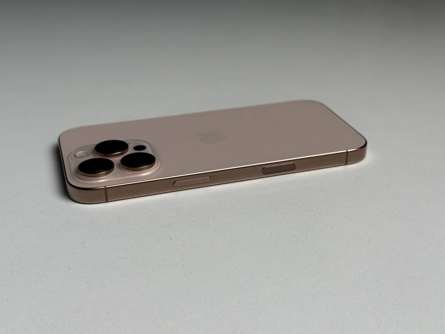 ВЖИВАНИЙ Б/У Apple iPhone 16 Pro 256GB Desert Titanium (MYNK3) - Состояние: хороший | Аккумулятор: 96% | Комплектация: iPhone, кабель | Гарантія: 3 мес.