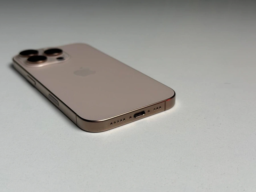 ВЖИВАНИЙ Б/У Apple iPhone 16 Pro 256GB Desert Titanium (MYNK3) - Состояние: хороший | Аккумулятор: 96% | Комплектация: iPhone, кабель | Гарантія: 3 мес.