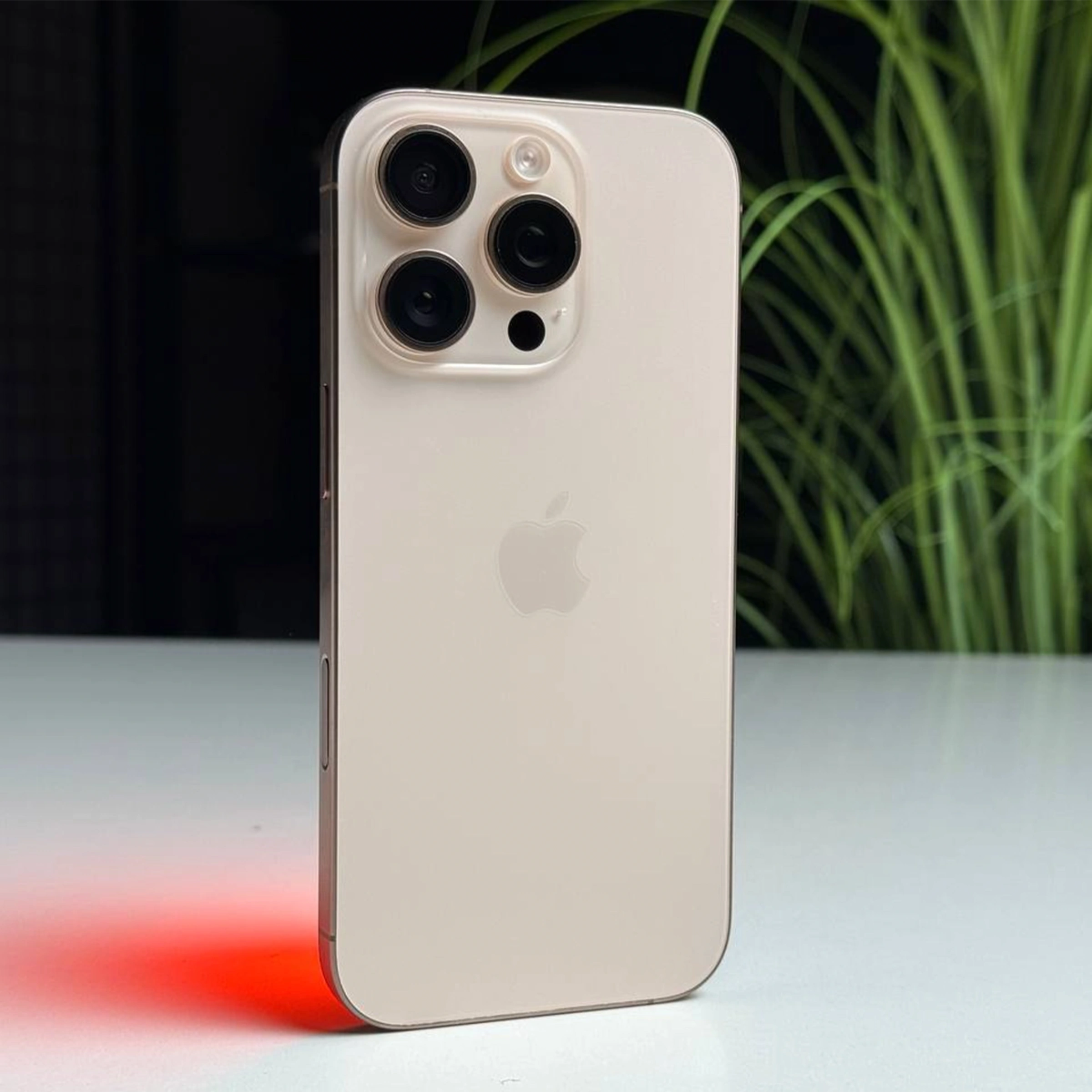 ВЖИВАНИЙ Б/У Apple iPhone 16 Pro 256GB Desert Titanium (MYNK3) - Состояние: хороший | Аккумулятор: 96% | Комплектация: iPhone, кабель | Гарантія: 3 мес.