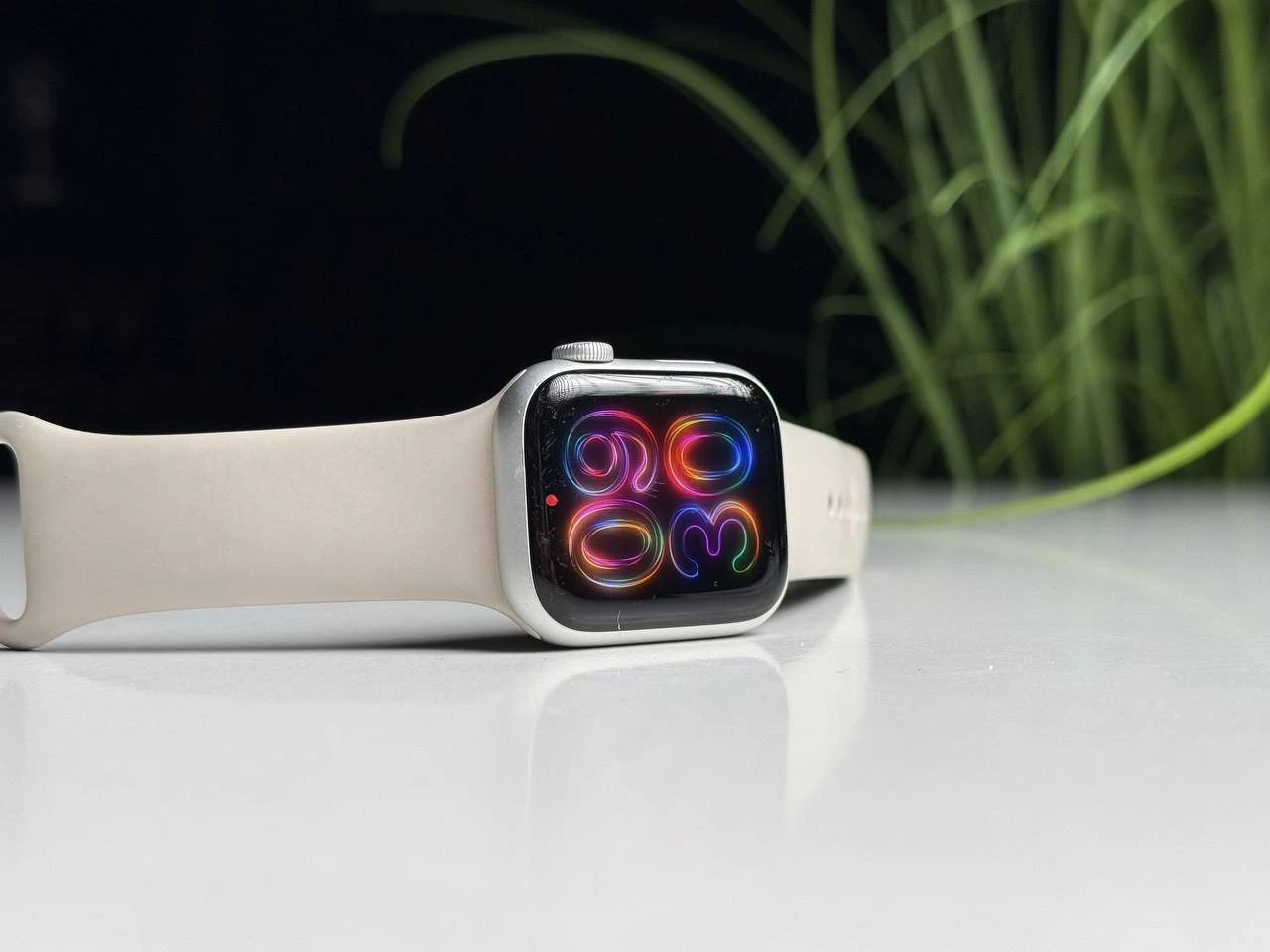 ВЖИВАНИЙ Б/У Apple Watch Series 8 GPS 41mm Starlight Aluminum Case with Starlight Sport Band - Regular (MNP63) - Состояние: удовлетворительный | Аккумулятор: 87% | Комплектация: часы, зарядка | Гарантия: 3 мес.