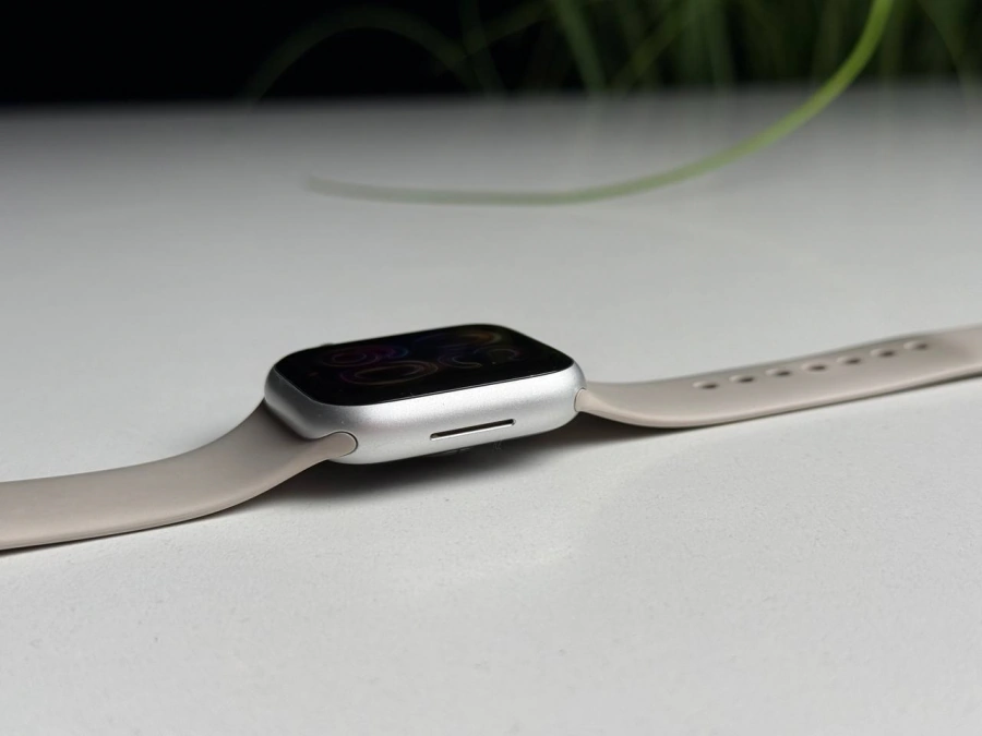 ВЖИВАНИЙ Б/У Apple Watch Series 8 GPS 41mm Starlight Aluminum Case with Starlight Sport Band - Regular (MNP63) - Состояние: удовлетворительный | Аккумулятор: 87% | Комплектация: часы, зарядка | Гарантия: 3 мес.