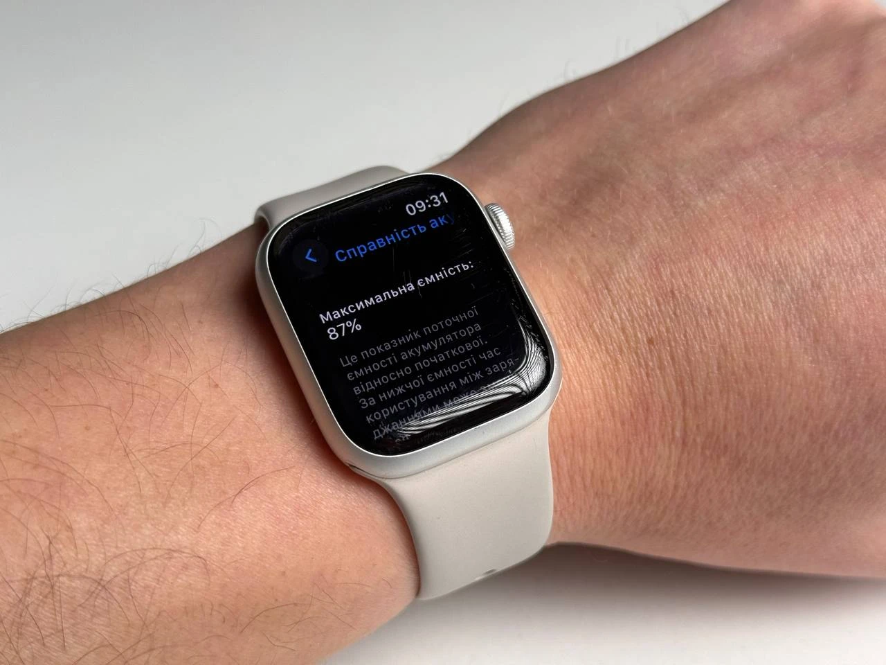 ВЖИВАНИЙ Б/У Apple Watch Series 8 GPS 41mm Starlight Aluminum Case with Starlight Sport Band - Regular (MNP63) - Состояние: удовлетворительный | Аккумулятор: 87% | Комплектация: часы, зарядка | Гарантия: 3 мес.