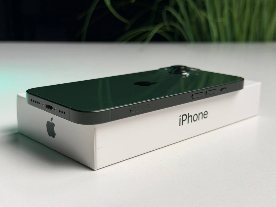 ВЖИВАНИЙ Б/У Apple iPhone 13 128GB Green (MNGD3, MNGK3) - Стан: гарний | Акумулятор: 100% | Комплектація: повний | Гарантія: 3 міс.